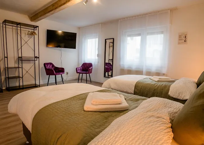 Janu-homes - 3 - 4 Betten, Waldblick Vom Kirchplatz Apartment *